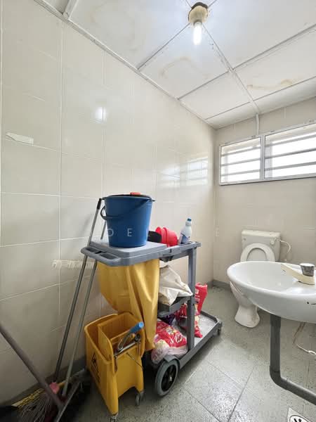 Terrace Factory for Sale in Bidor (Perak) - Joel Lee - Bathroom - PropertyGuru.com.my