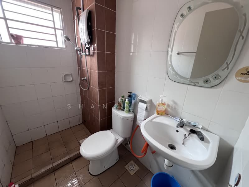 Rumah Teres 2 Tingkat untuk Dijual di Bandar Sungai Long (Selangor) - Shanny Tan - Bathroom - PropertyGuru.com.my