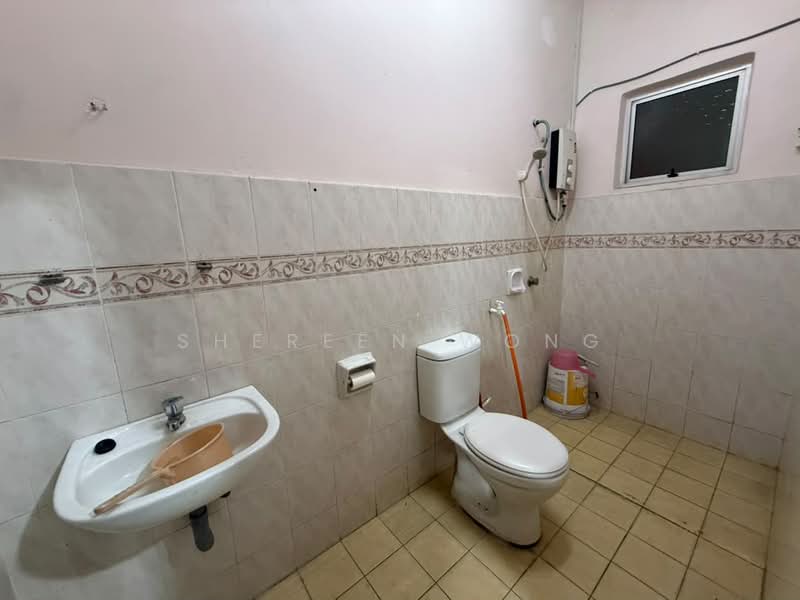 Rumah Teres 2 Tingkat untuk Disewa di Ehsan Jaya (Johor Bahru) - Shereen Wong - Bathroom - PropertyGuru.com.my