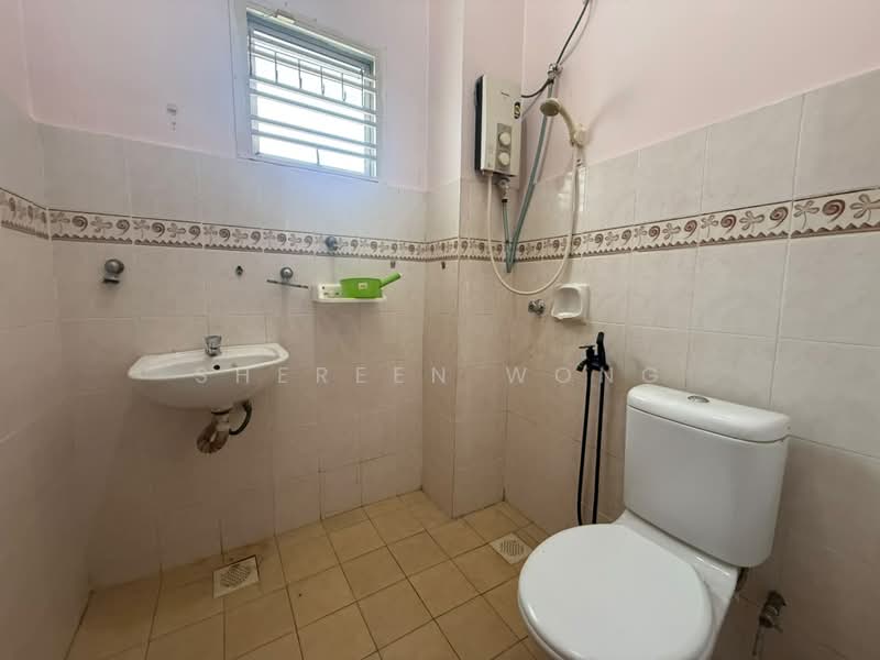 Rumah Teres 2 Tingkat untuk Disewa di Ehsan Jaya (Johor Bahru) - Shereen Wong - Bathroom - PropertyGuru.com.my