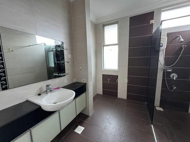 Link Bungalow for Sale in Taman Gaya (Ulu Tiram) - Jason Tan - Bathroom - PropertyGuru.com.my