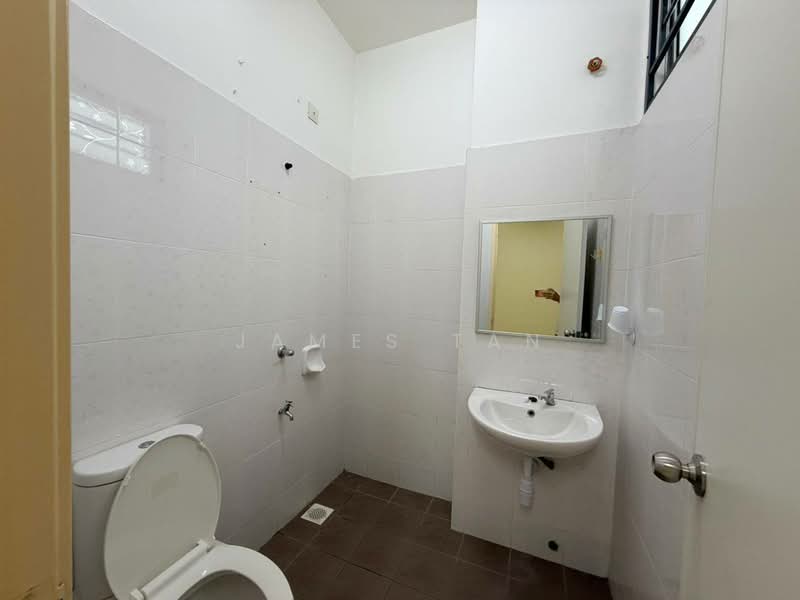 Rumah Teres 2 Tingkat untuk Disewa di Taman Mutiara Rini (Skudai) - James Tan - Bathroom - PropertyGuru.com.my