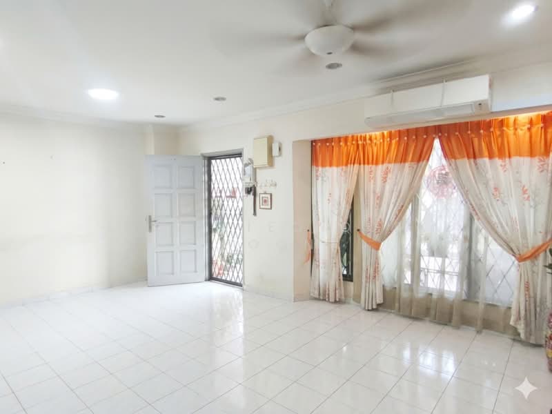Rumah Teres 2 Tingkat untuk Dijual di Bandar Botanic (Klang) - Liza Tieo Quek Hoon - Living Room - PropertyGuru.com.my