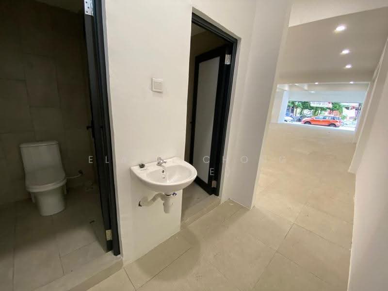 Retail Space for Rent in Taman Tun Dr Ismail (Kuala Lumpur) - Elaine Chong (Elle) - Bathroom - PropertyGuru.com.my