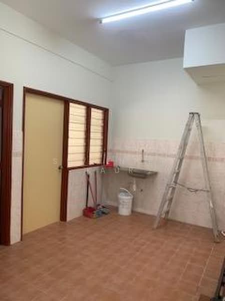 Rumah Teres 2 Tingkat untuk Disewa di Taman Wawasan (Puchong) - Suviender Kaur - Kitchen - PropertyGuru.com.my