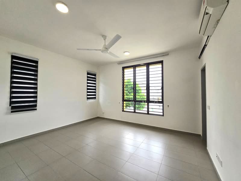 Rumah Kluster untuk Disewa di Setia Ecohill (Semenyih) - JX Chong - Bedroom with AC 1 - PropertyGuru.com.my
