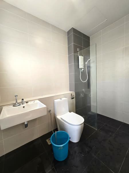 Rumah Kluster untuk Disewa di Setia Ecohill (Semenyih) - JX Chong - Bathroom with Heater 1 - PropertyGuru.com.my
