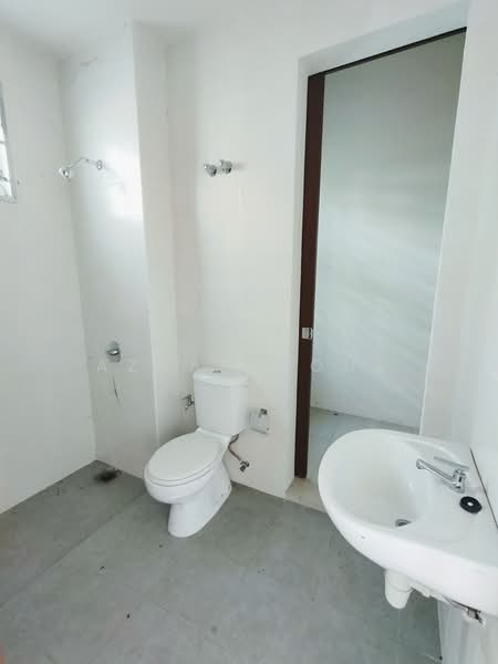 2-storey Terraced House for Sale in Bandar Rimbayu (Telok Panglima Garang) - Azhar Mohd - Bathroom - PropertyGuru.com.my