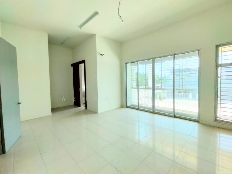 2-storey Terraced House for Sale in Bandar Rimbayu (Telok Panglima Garang) - Azhar Mohd - Living Room - PropertyGuru.com.my