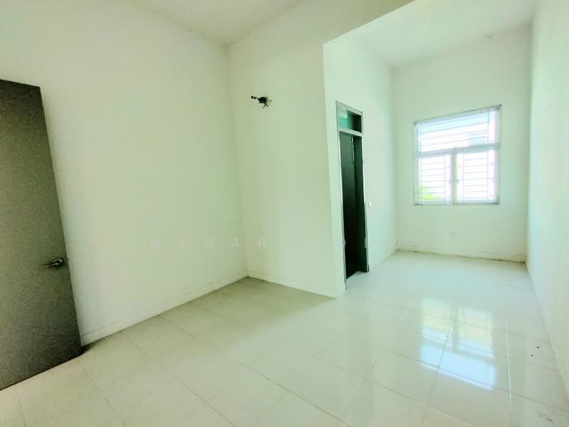 2-storey Terraced House for Sale in Bandar Rimbayu (Telok Panglima Garang) - Azhar Mohd - Interior - PropertyGuru.com.my