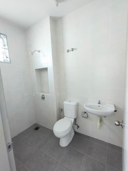 2-storey Terraced House for Sale in Bandar Rimbayu (Telok Panglima Garang) - Azhar Mohd - Bathroom - PropertyGuru.com.my