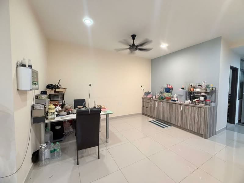 Rumah Kluster untuk Dijual di Taman Gaya (Ulu Tiram) - Jason Tan - Living Room - PropertyGuru.com.my