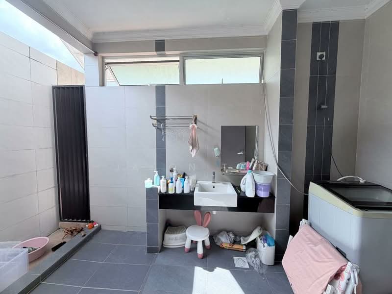 Rumah Kluster untuk Dijual di Taman Gaya (Ulu Tiram) - Jason Tan - Bathroom - PropertyGuru.com.my