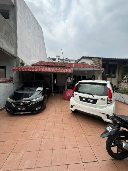 Rumah Teres 1 Tingkat untuk Dijual di Petaling Jaya (Selangor) - Joey Wong - Exterior - PropertyGuru.com.my
