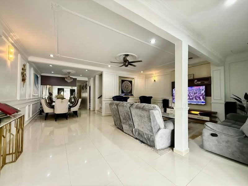 Rumah Teres 2 Tingkat untuk Dijual di Seksyen 7 (Shah Alam) - Hazeman Omar - Living Room - PropertyGuru.com.my