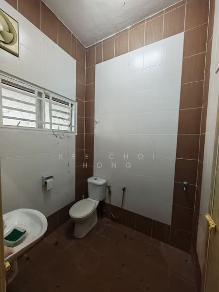 Semi-Detached House for Sale in Lumut (Perak) - Kee Choi Hong - Bathroom - PropertyGuru.com.my