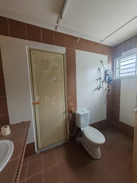 Semi-Detached House for Sale in Lumut (Perak) - Kee Choi Hong - Bathroom - PropertyGuru.com.my