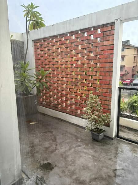 Rumah Teres 2 Tingkat untuk Dijual di Damansara Damai (Selangor) - Sam Wong - Balcony - PropertyGuru.com.my