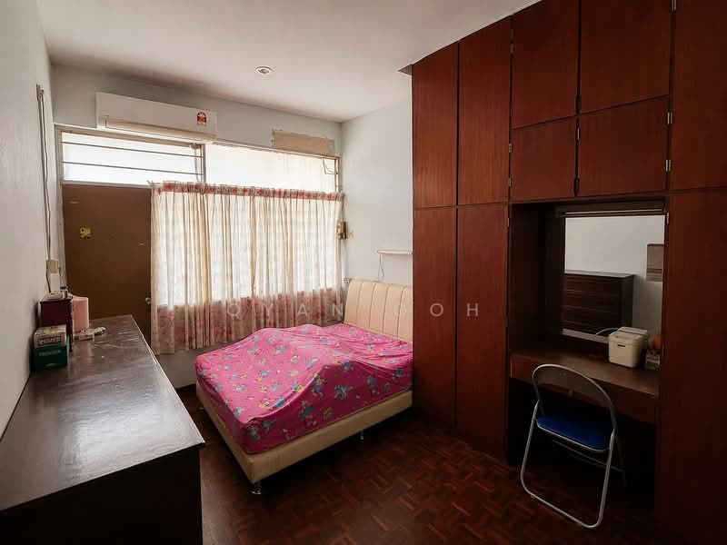 Semi-Detached House for Sale in Bukit Dumbar (Jelutong) - Qyan Goh - Bedroom - PropertyGuru.com.my