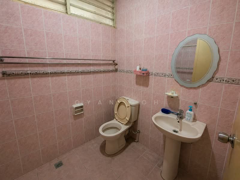 Semi-Detached House for Sale in Bukit Dumbar (Jelutong) - Qyan Goh - Bathroom - PropertyGuru.com.my