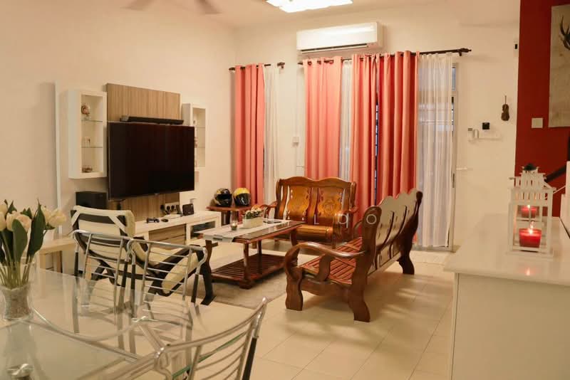 Rumah Teres untuk Dijual di Taman Pulai Jaya (Kulai) - Eliin Loo - Living Room - PropertyGuru.com.my