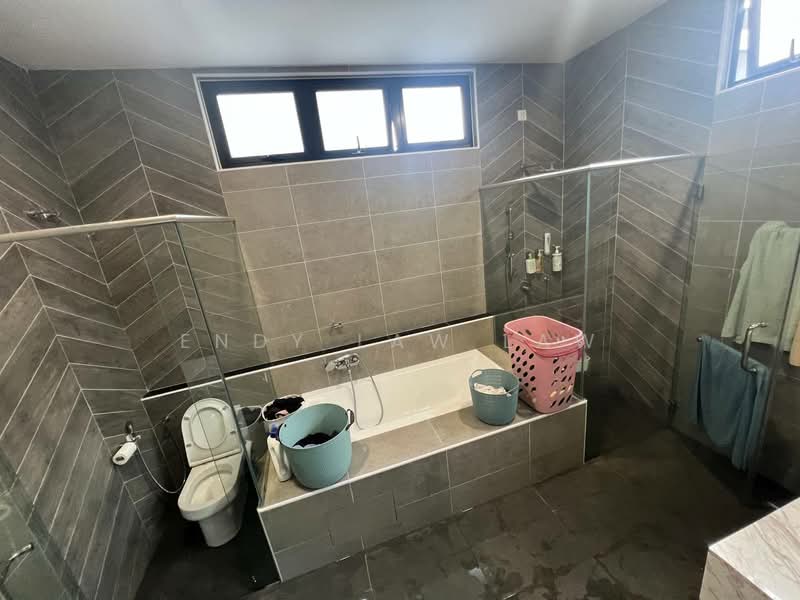 Semi-Detached House for Sale in Taman Nusa Sentral (Iskandar Puteri (Nusajaya)) - Endy Law Law - Bathroom - PropertyGuru.com.my