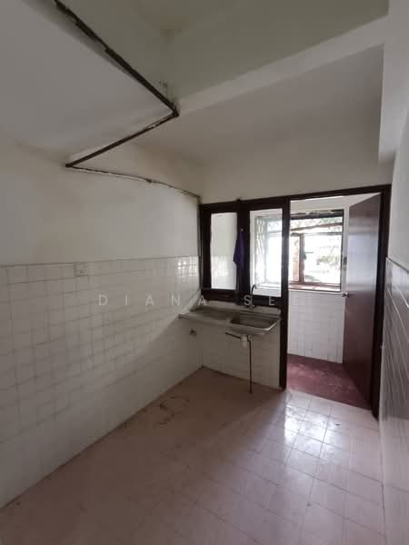 Pangsapuri untuk Dijual di Dahlia Apartment - Diana See - Kitchen - PropertyGuru.com.my