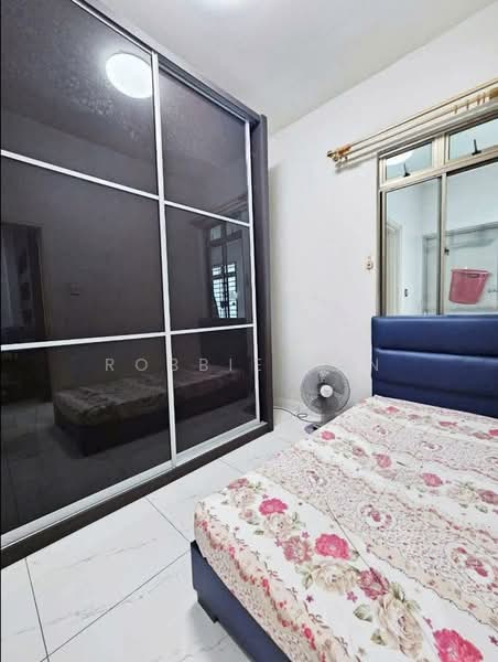 Rumah Teres 2 Tingkat untuk Disewa di Taman Mount Austin (Tebrau) - Robbie Tan - Bedroom - PropertyGuru.com.my