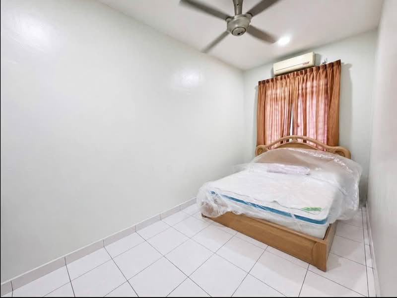 Rumah Teres 2 Tingkat untuk Disewa di Taman Mount Austin (Tebrau) - Robbie Tan - Bedroom - PropertyGuru.com.my
