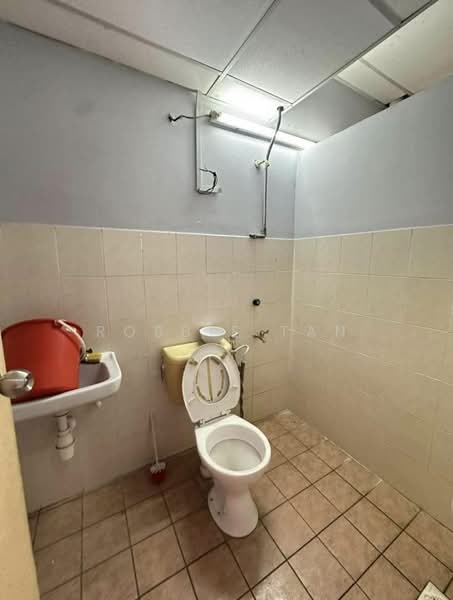 Shop for Rent in Taman Austin Perdana (Tebrau) - Robbie Tan - Bathroom - PropertyGuru.com.my
