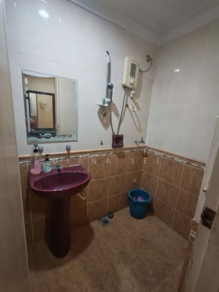 Pangsapuri untuk Dijual di Desa 288 - Diana See - Bathroom - PropertyGuru.com.my