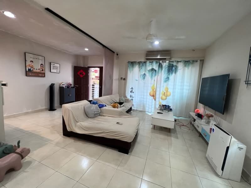 2.5-storey Terraced House for Sale in Seri Sungai Long (Kajang) - Shanny Tan - Living Room - PropertyGuru.com.my