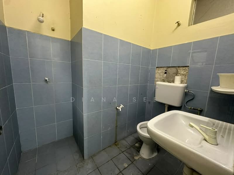 Kedai / Pejabat untuk Disewa di Port Klang (Pelabuhan Klang) (Selangor) - Diana See - Bathroom - PropertyGuru.com.my