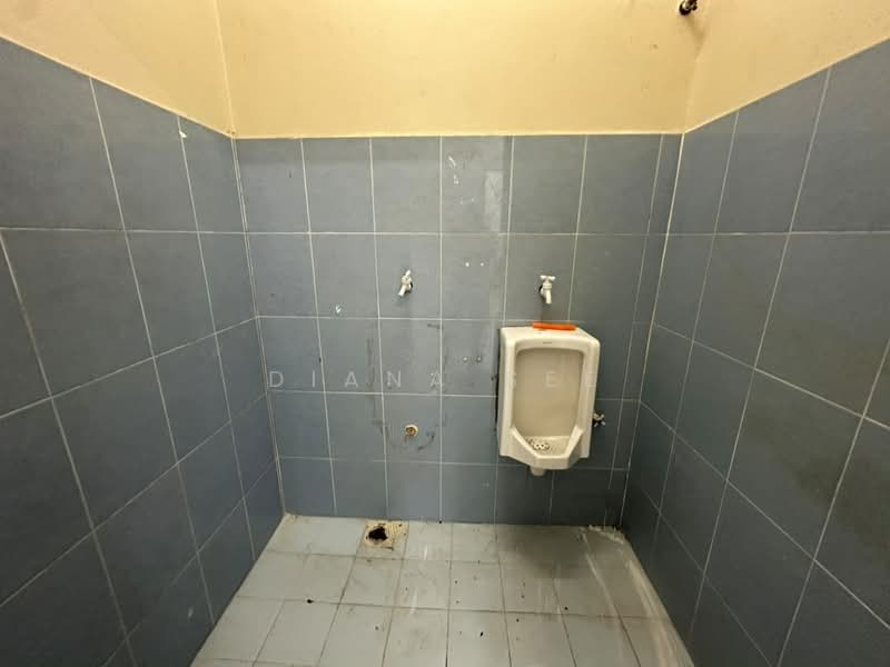 Kedai / Pejabat untuk Disewa di Port Klang (Pelabuhan Klang) (Selangor) - Diana See - Bathroom - PropertyGuru.com.my