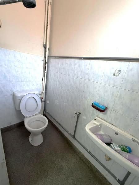 2-storey Terraced House for Sale in Taman Molek (Johor Bahru) - Karl Lim - Bathroom - PropertyGuru.com.my