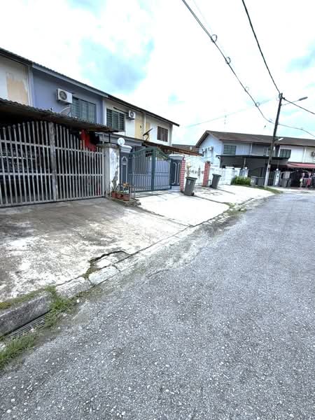 2-storey Terraced House for Sale in Taman Molek (Johor Bahru) - Karl Lim - Exterior - PropertyGuru.com.my