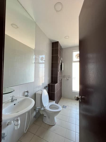 Kondominium untuk Disewa di Vistaria Residensi - Ryan Low - Bathroom - PropertyGuru.com.my