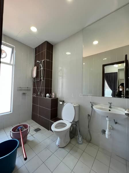 Kondominium untuk Disewa di Vistaria Residensi - Ryan Low - Bathroom - PropertyGuru.com.my
