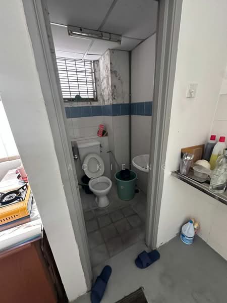 Shop / Office for Rent in Taman Kajang Prima (Kajang) - Jackie Ng - Bathroom - PropertyGuru.com.my