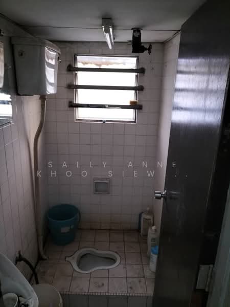 Kilang untuk Disewa di Taman Industri Pusat Bandar Puchong (Puchong) - Eu Gin - Bathroom - PropertyGuru.com.my