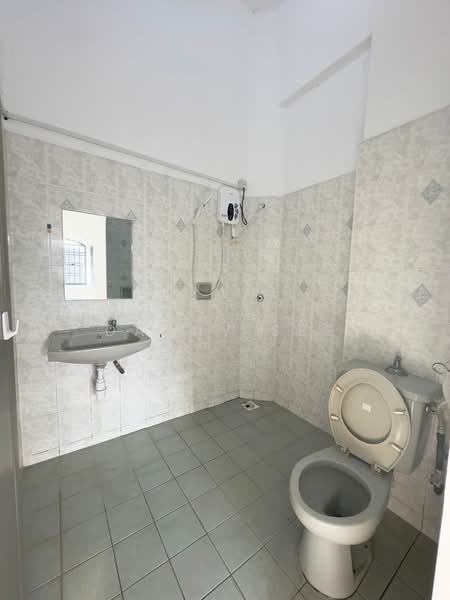 2-storey Terraced House for Sale in Taman Putri Kulai (Kulai) - Danny See - Bathroom - PropertyGuru.com.my