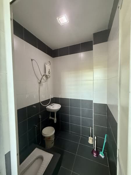 Rumah Teres 3 Tingkat untuk Disewa di Kuah (Kedah) - Penny Yong - Bathroom - PropertyGuru.com.my