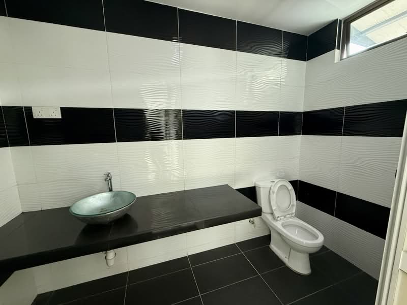 Rumah Teres 3 Tingkat untuk Disewa di Kuah (Kedah) - Penny Yong - Bathroom - PropertyGuru.com.my