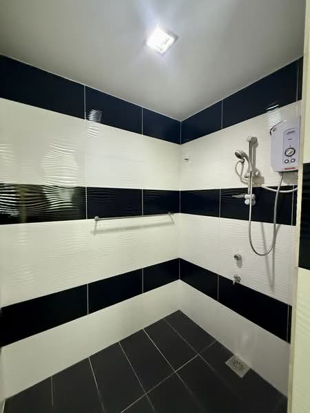 Rumah Teres 3 Tingkat untuk Disewa di Kuah (Kedah) - Penny Yong - Bathroom - PropertyGuru.com.my