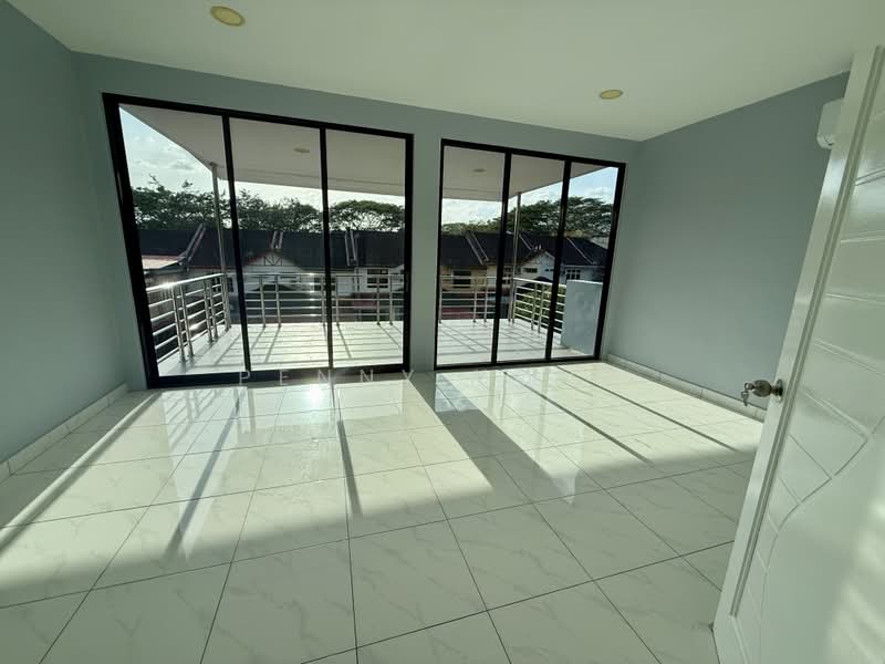 Rumah Teres 3 Tingkat untuk Disewa di Kuah (Kedah) - Penny Yong - Balcony - PropertyGuru.com.my