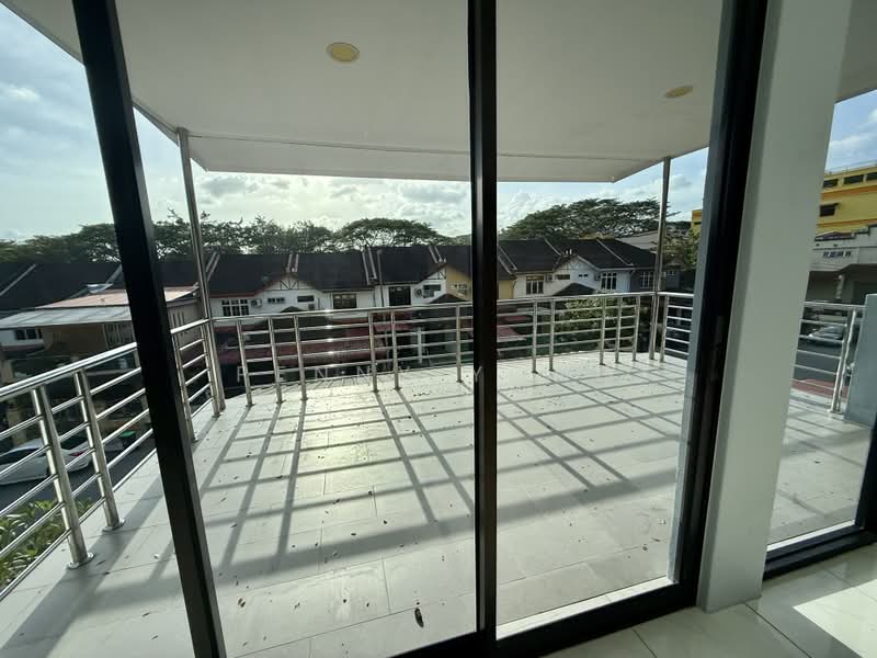 Rumah Teres 3 Tingkat untuk Disewa di Kuah (Kedah) - Penny Yong - Balcony - PropertyGuru.com.my