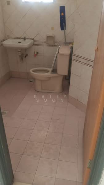 Kondominium untuk Dijual di Regency Condominium - Katty Soon - Bathroom - PropertyGuru.com.my