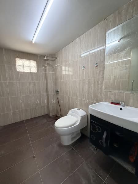 3.5-storey Terraced House for Sale in Taman Bukit Idaman (Selayang) - Elaine Cheah - Bathroom - PropertyGuru.com.my