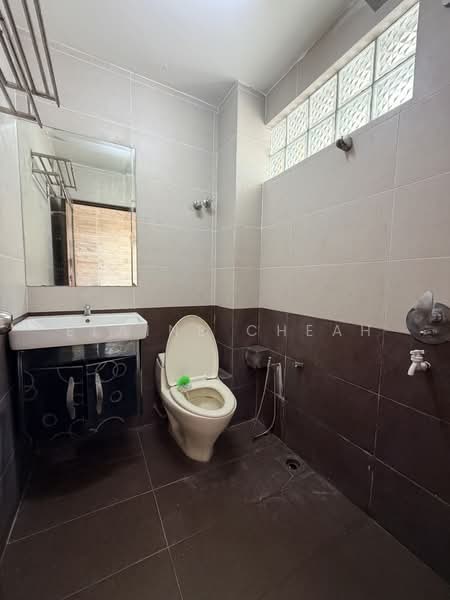 3.5-storey Terraced House for Sale in Taman Bukit Idaman (Selayang) - Elaine Cheah - Bathroom - PropertyGuru.com.my