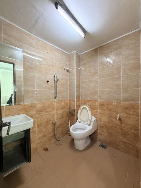 3.5-storey Terraced House for Sale in Taman Bukit Idaman (Selayang) - Elaine Cheah - Bathroom - PropertyGuru.com.my